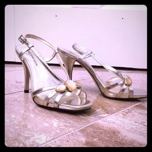 Anne Klein gold dress shoes